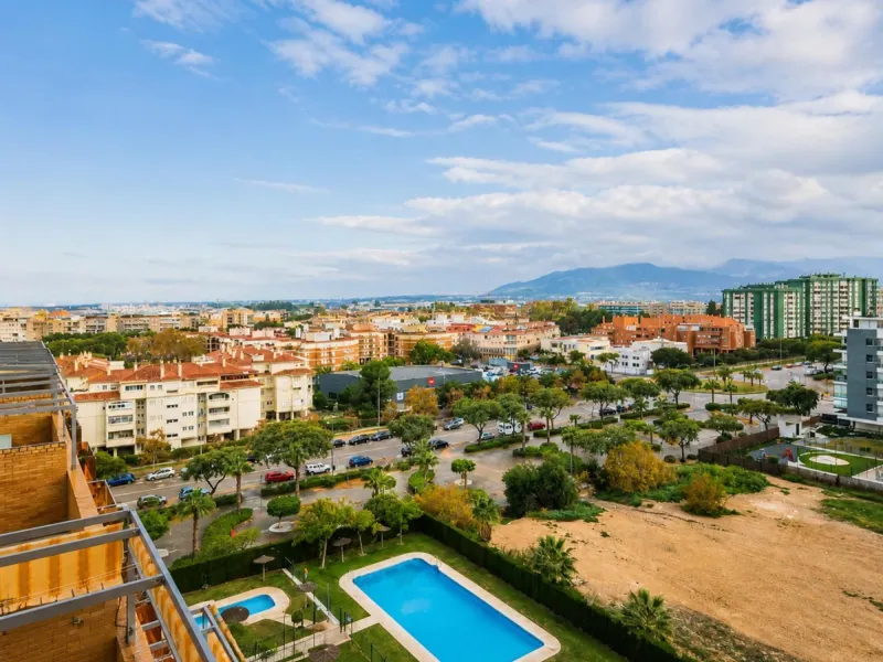 Modern triplex in a residential complex with all amenities.