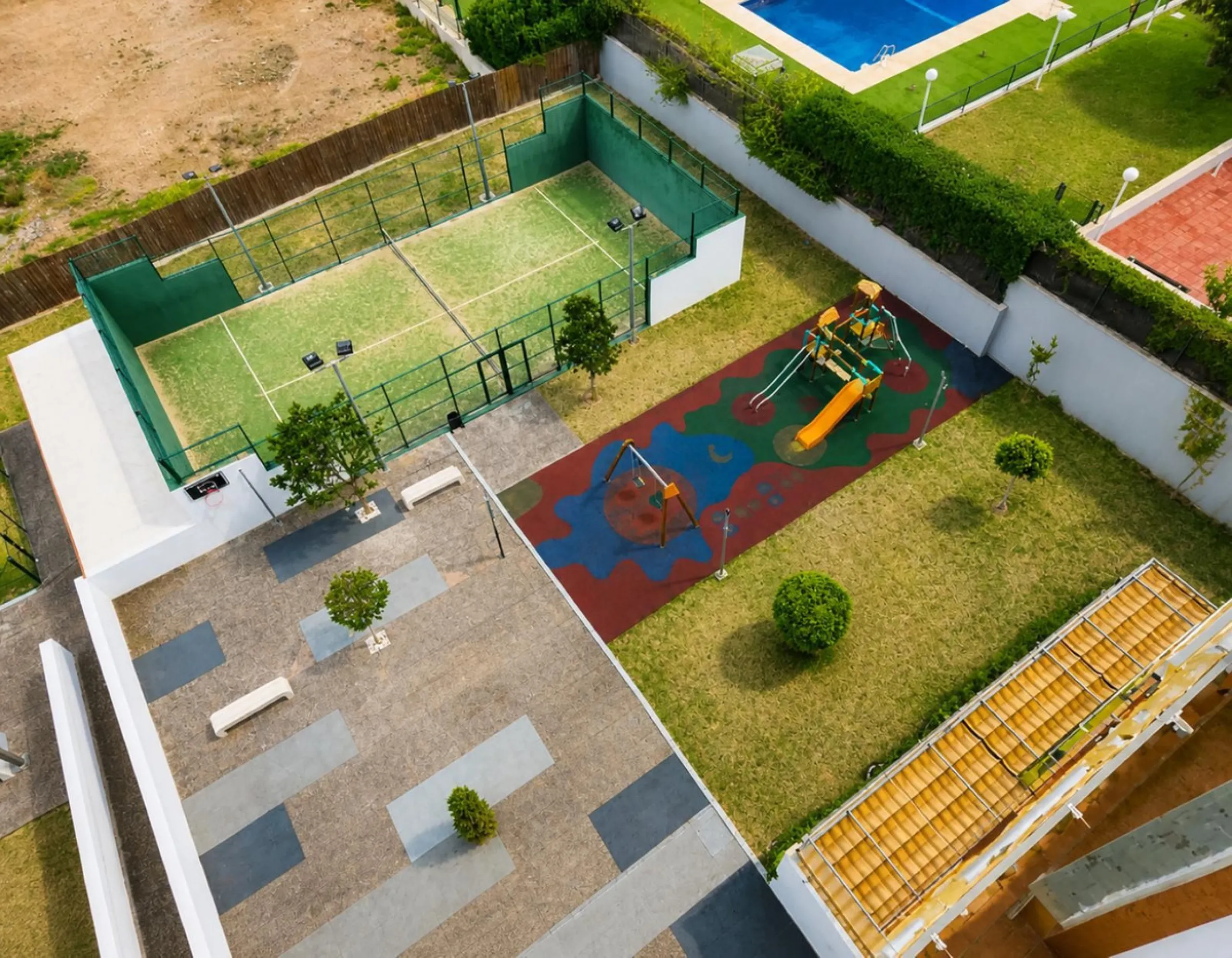 Modern triplex in a residential complex with all amenities.