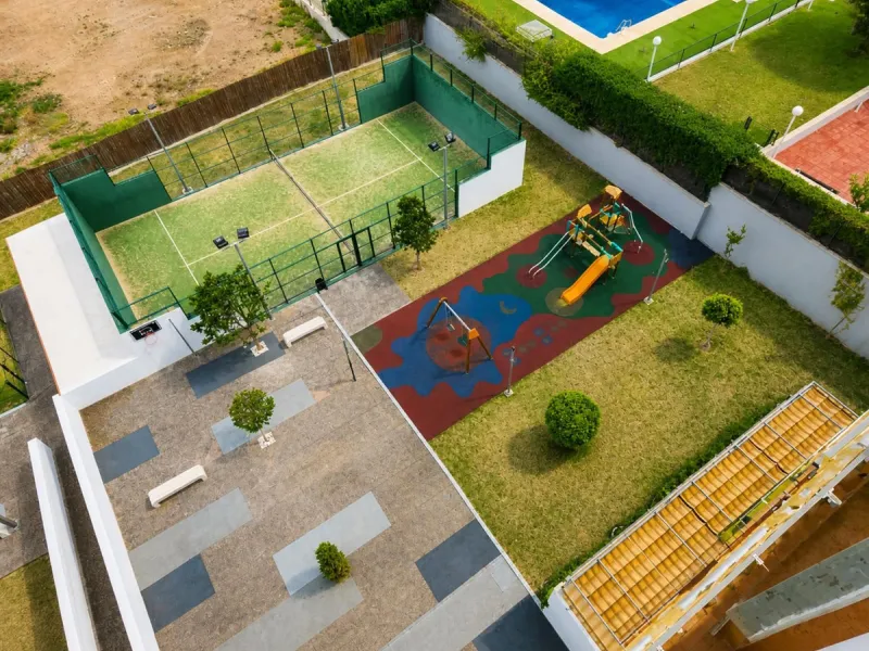 Modern triplex in a residential complex with all amenities.