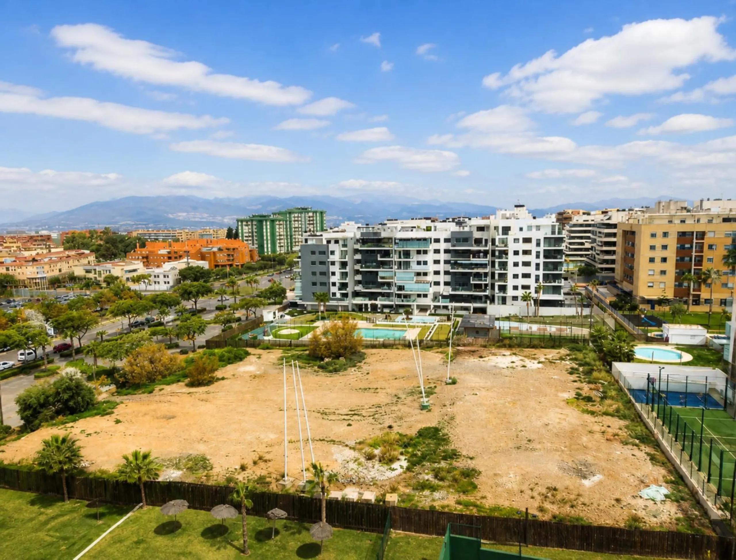 Modern triplex in a residential complex with all amenities.