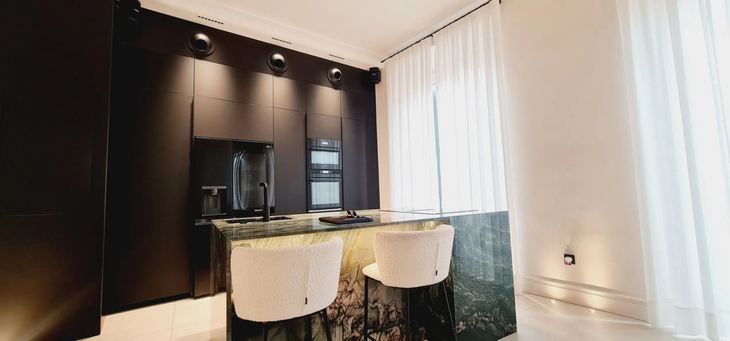 Apartment - Middle Floor Apartment в продаже в Málaga, Málaga. В доме 4 спален и 4 ванных комнат. Площадь дома 225 м²