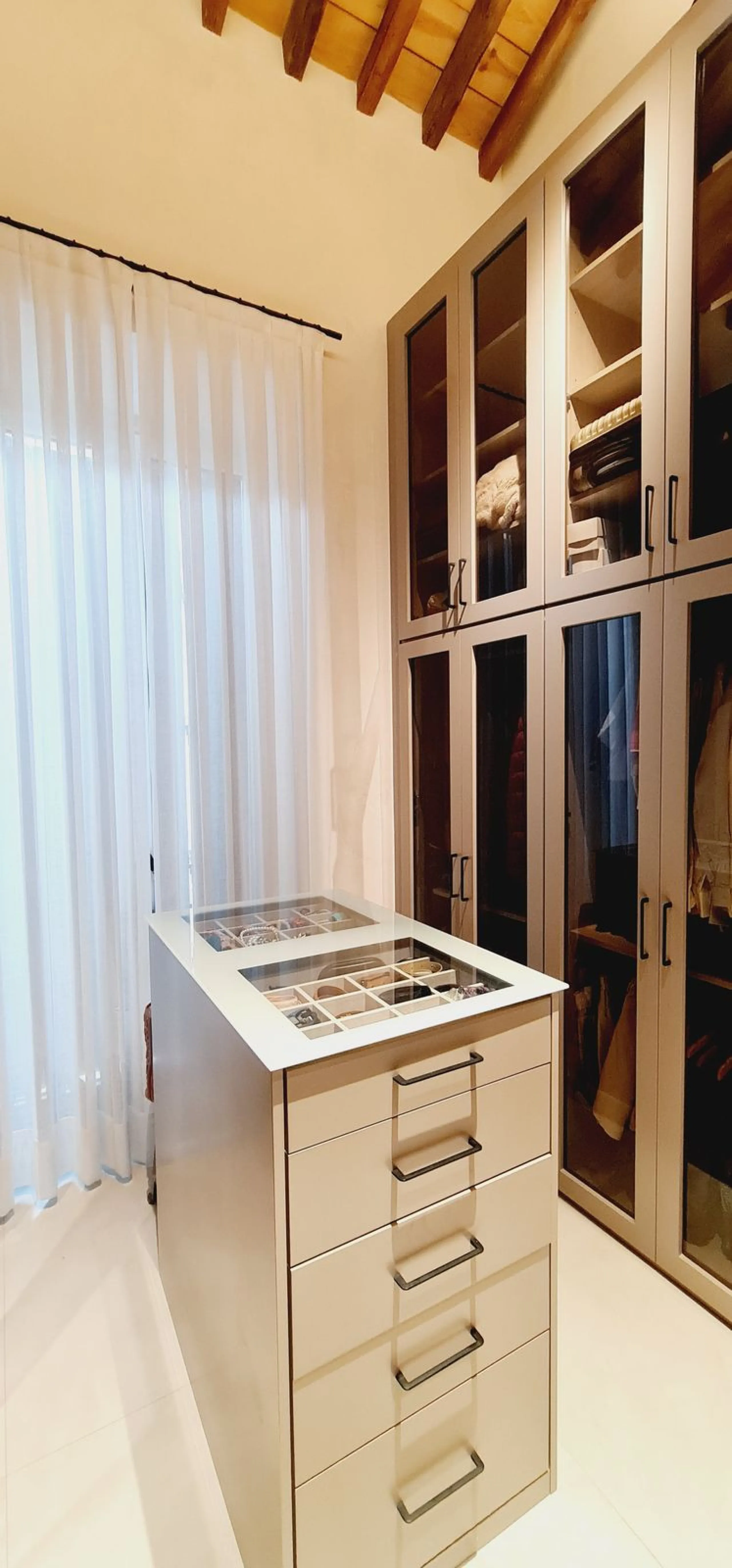 Apartment - Middle Floor Apartment в продаже в Málaga, Málaga. В доме 4 спален и 4 ванных комнат. Площадь дома 225 м²