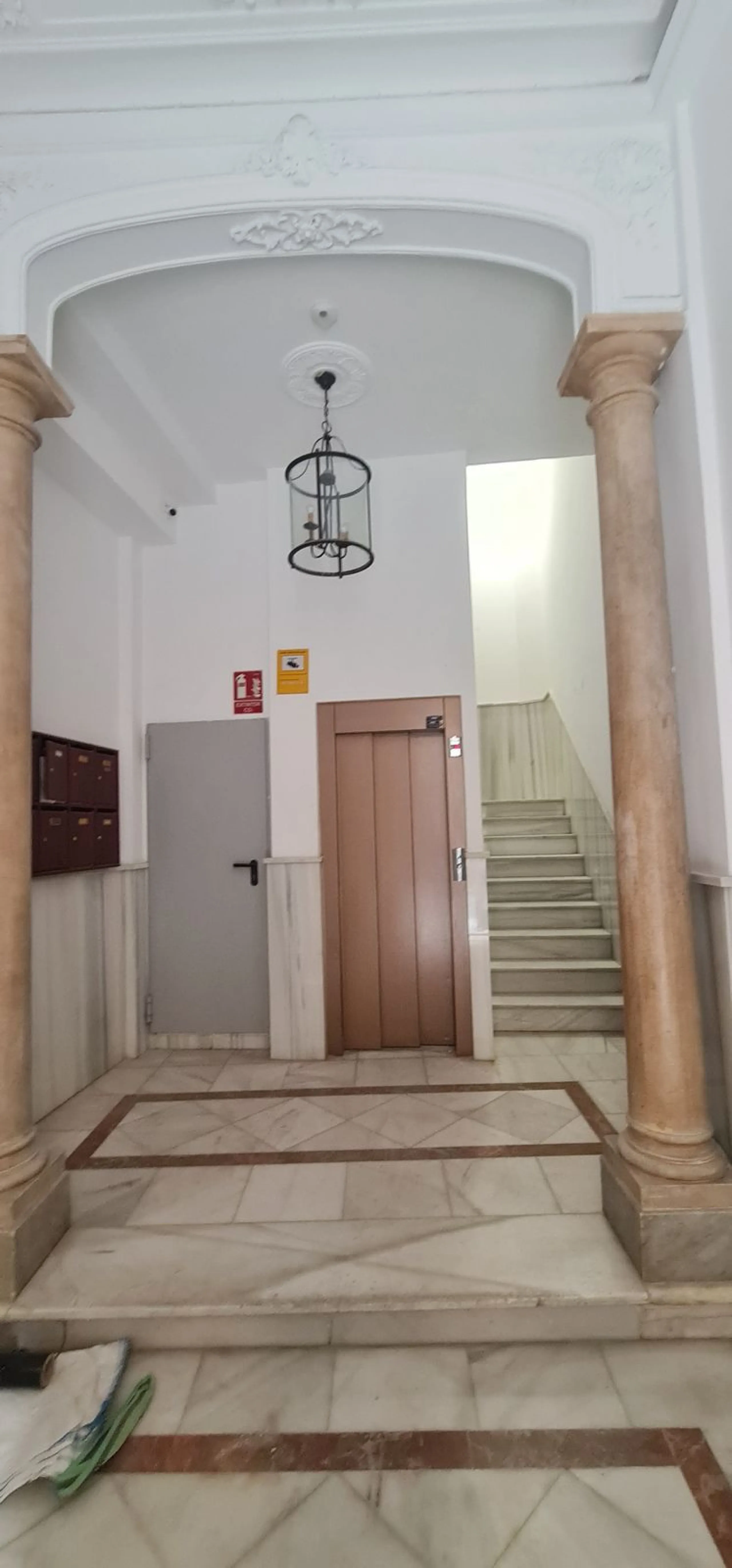 Apartment - Middle Floor Apartment в продаже в Málaga, Málaga. В доме 4 спален и 4 ванных комнат. Площадь дома 225 м²