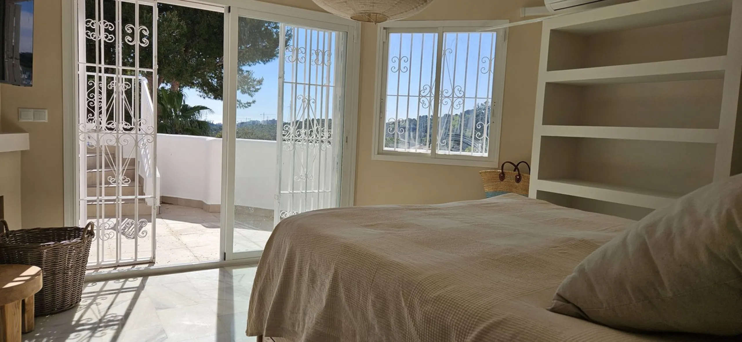 Elegant and charmingTownhouse with Open Views in Calahonda