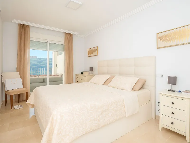 Nestled in the tranquil hills of La Mairena, this beautiful apartment offers a perfect blend of peace, comfort, and convenience. Just a 10-minute drive from the coast, it's ideally situated for those seeking both mountain serenity and easy access to ameni