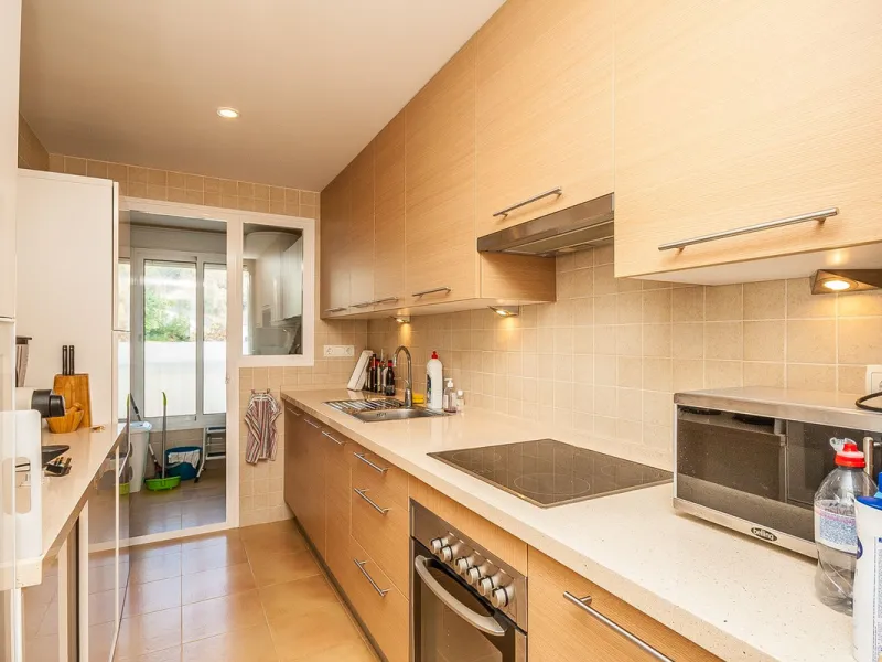 Nestled in the tranquil hills of La Mairena, this beautiful apartment offers a perfect blend of peace, comfort, and convenience. Just a 10-minute drive from the coast, it's ideally situated for those seeking both mountain serenity and easy access to ameni