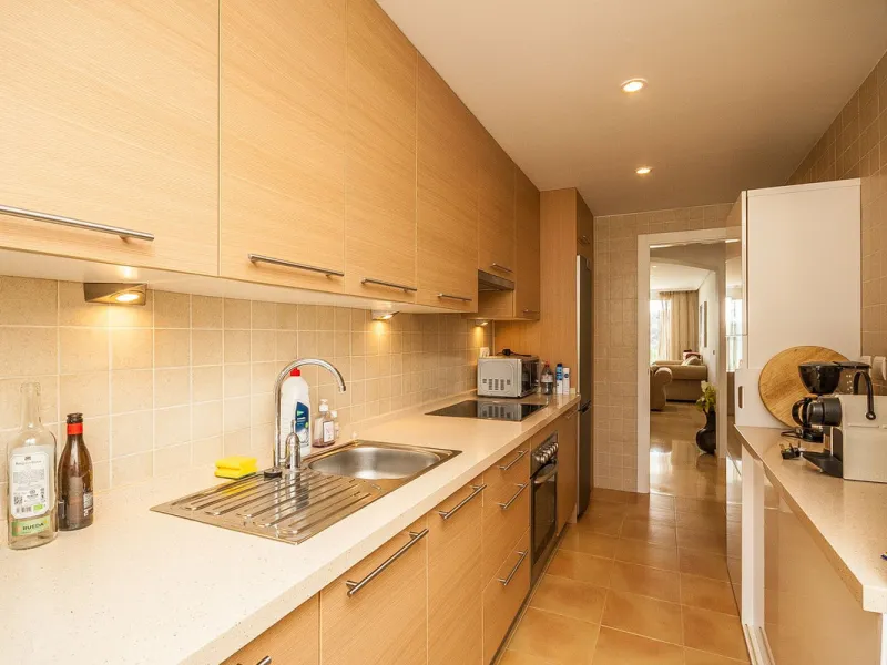 Nestled in the tranquil hills of La Mairena, this beautiful apartment offers a perfect blend of peace, comfort, and convenience. Just a 10-minute drive from the coast, it's ideally situated for those seeking both mountain serenity and easy access to ameni