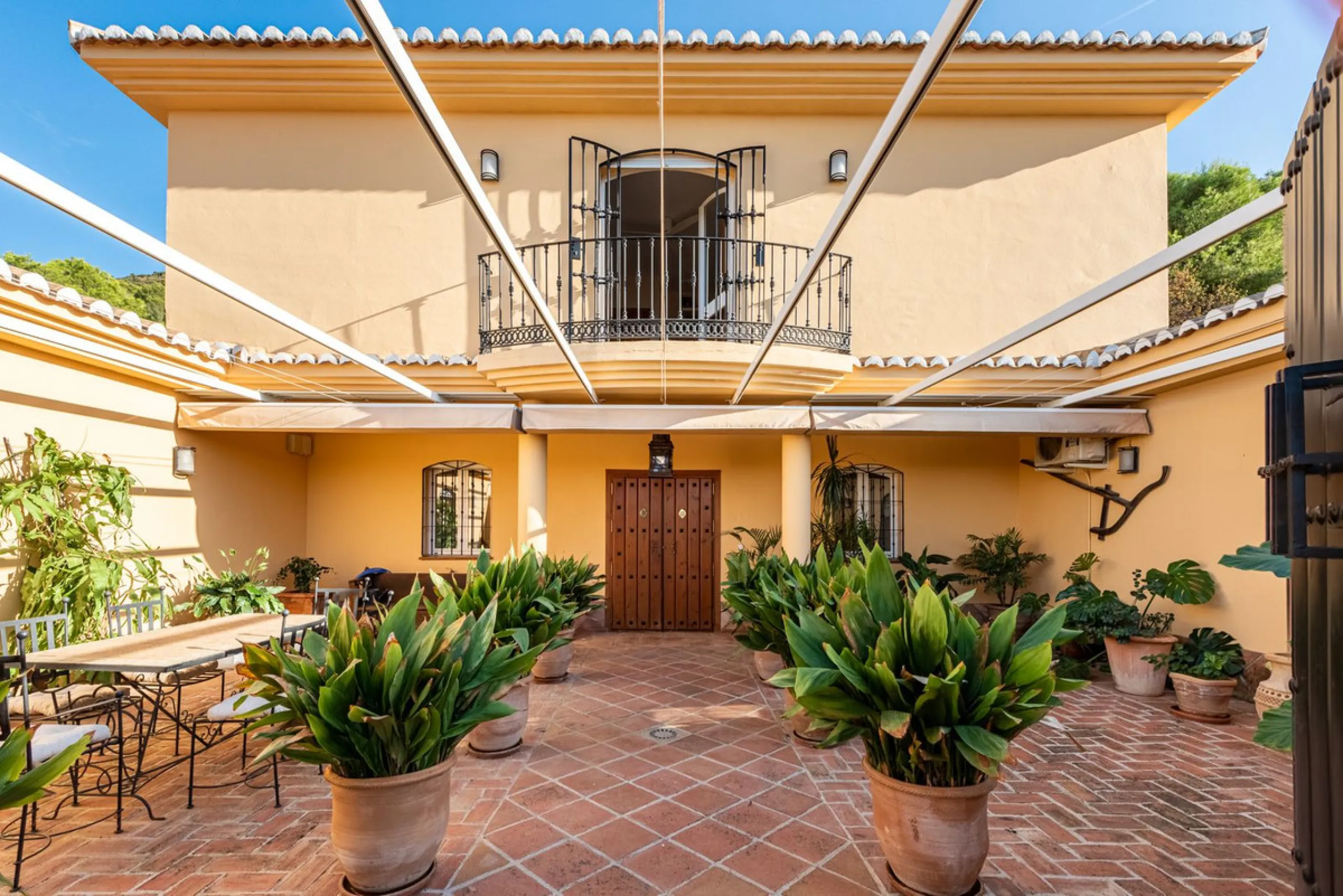 House - Detached Villa в продаже в Alhaurín de la Torre, Málaga. В доме 4 спален и 5 ванных комнат. Площадь дома 567 м². Площадь участка 7030 м²