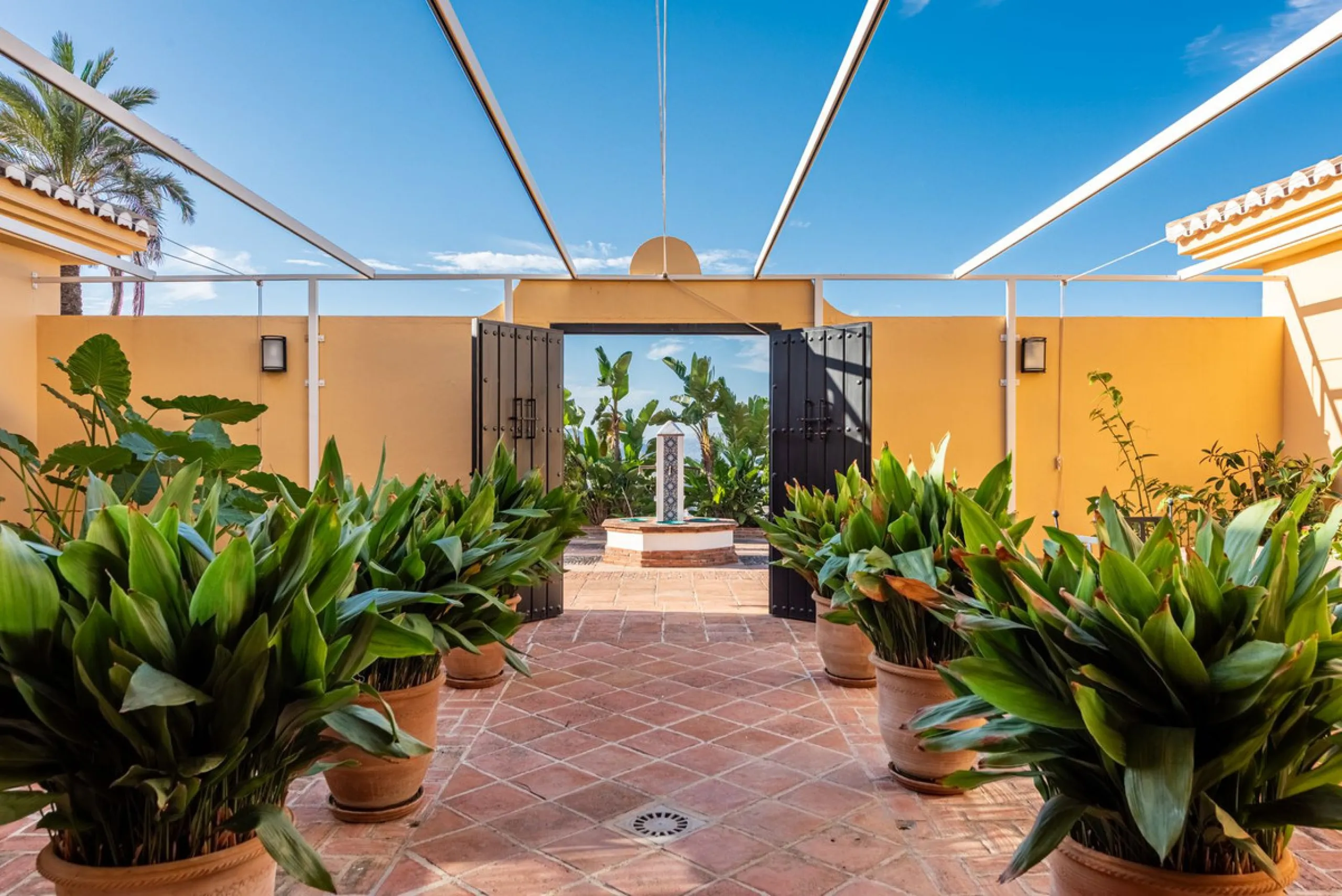 House - Detached Villa в продаже в Alhaurín de la Torre, Málaga. В доме 4 спален и 5 ванных комнат. Площадь дома 567 м². Площадь участка 7030 м²
