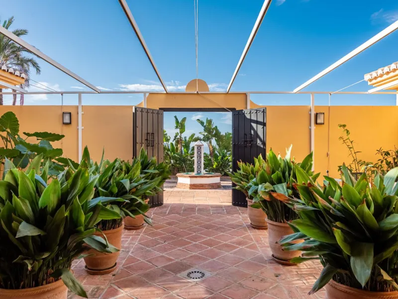 House - Detached Villa в продаже в Alhaurín de la Torre, Málaga. В доме 4 спален и 5 ванных комнат. Площадь дома 567 м². Площадь участка 7030 м²