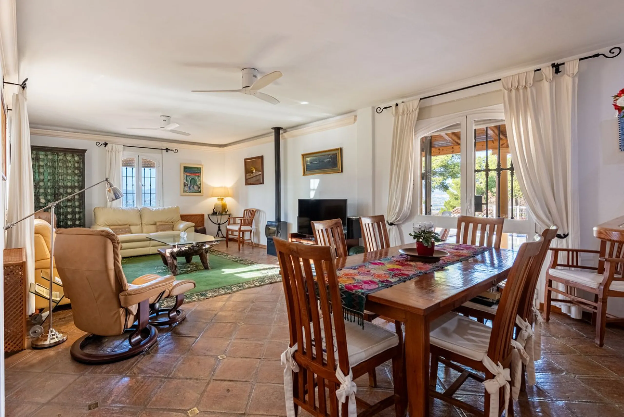 House - Detached Villa в продаже в Alhaurín de la Torre, Málaga. В доме 4 спален и 5 ванных комнат. Площадь дома 567 м². Площадь участка 7030 м²