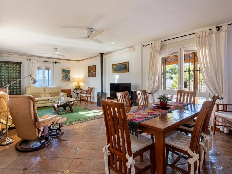 House - Detached Villa в продаже в Alhaurín de la Torre, Málaga. В доме 4 спален и 5 ванных комнат. Площадь дома 567 м². Площадь участка 7030 м²