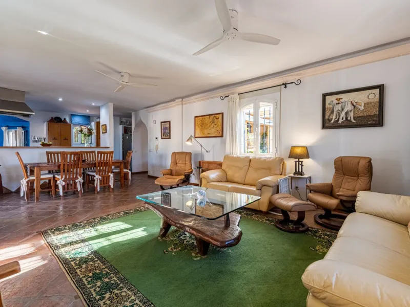 House - Detached Villa в продаже в Alhaurín de la Torre, Málaga. В доме 4 спален и 5 ванных комнат. Площадь дома 567 м². Площадь участка 7030 м²