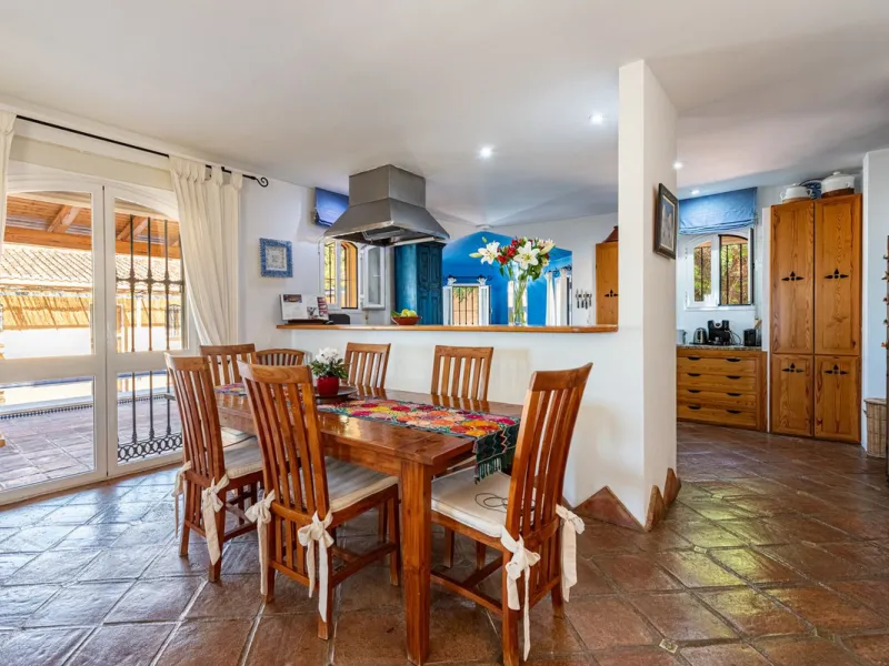 House - Detached Villa в продаже в Alhaurín de la Torre, Málaga. В доме 4 спален и 5 ванных комнат. Площадь дома 567 м². Площадь участка 7030 м²