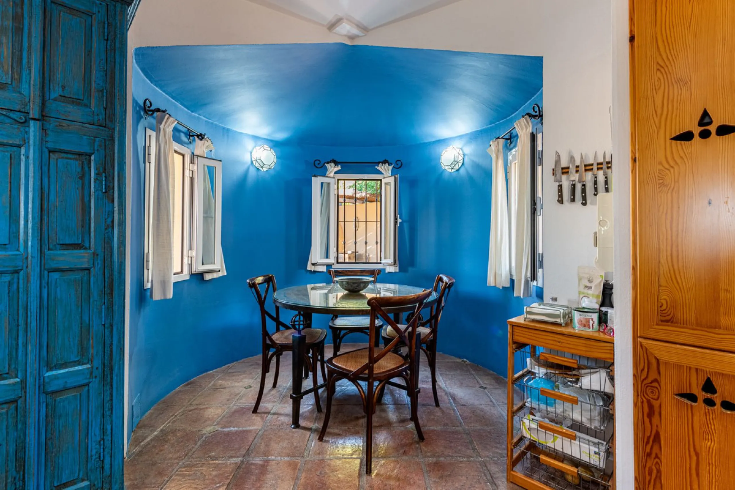 House - Detached Villa в продаже в Alhaurín de la Torre, Málaga. В доме 4 спален и 5 ванных комнат. Площадь дома 567 м². Площадь участка 7030 м²