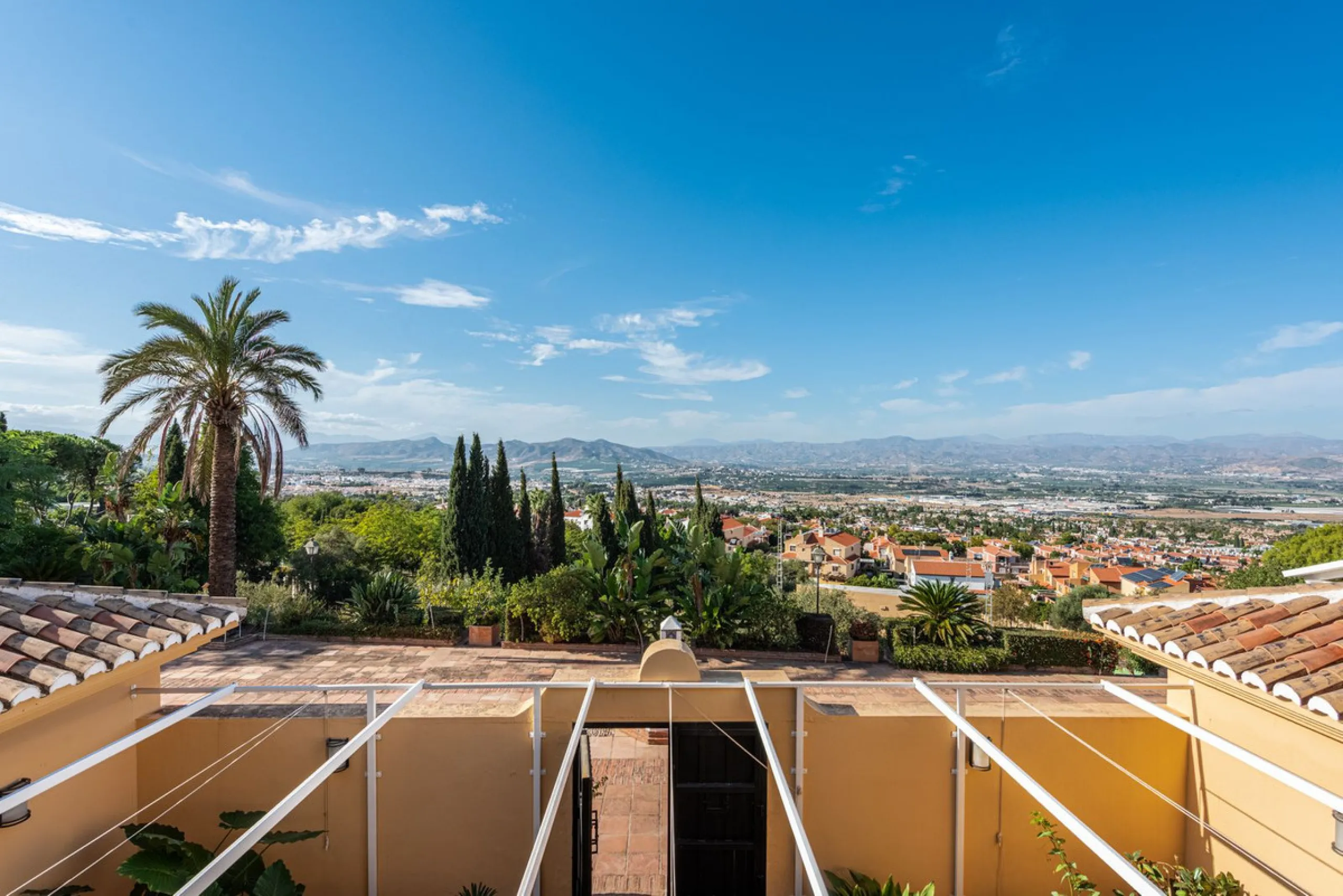 House - Detached Villa в продаже в Alhaurín de la Torre, Málaga. В доме 4 спален и 5 ванных комнат. Площадь дома 567 м². Площадь участка 7030 м²