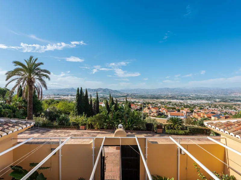 House - Detached Villa в продаже в Alhaurín de la Torre, Málaga. В доме 4 спален и 5 ванных комнат. Площадь дома 567 м². Площадь участка 7030 м²
