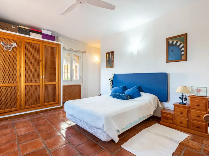House - Detached Villa в продаже в Alhaurín de la Torre, Málaga. В доме 4 спален и 5 ванных комнат. Площадь дома 567 м². Площадь участка 7030 м²