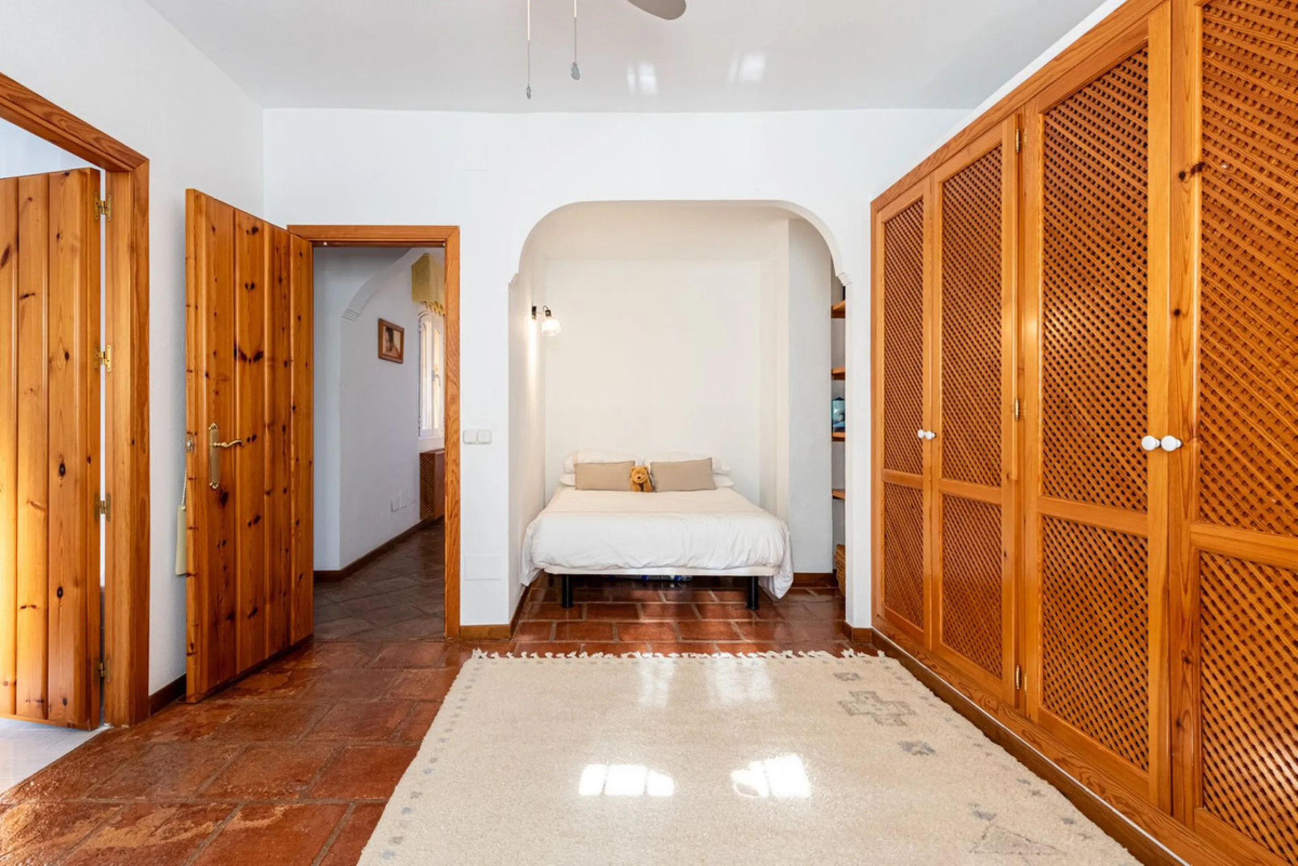 House - Detached Villa в продаже в Alhaurín de la Torre, Málaga. В доме 4 спален и 5 ванных комнат. Площадь дома 567 м². Площадь участка 7030 м²