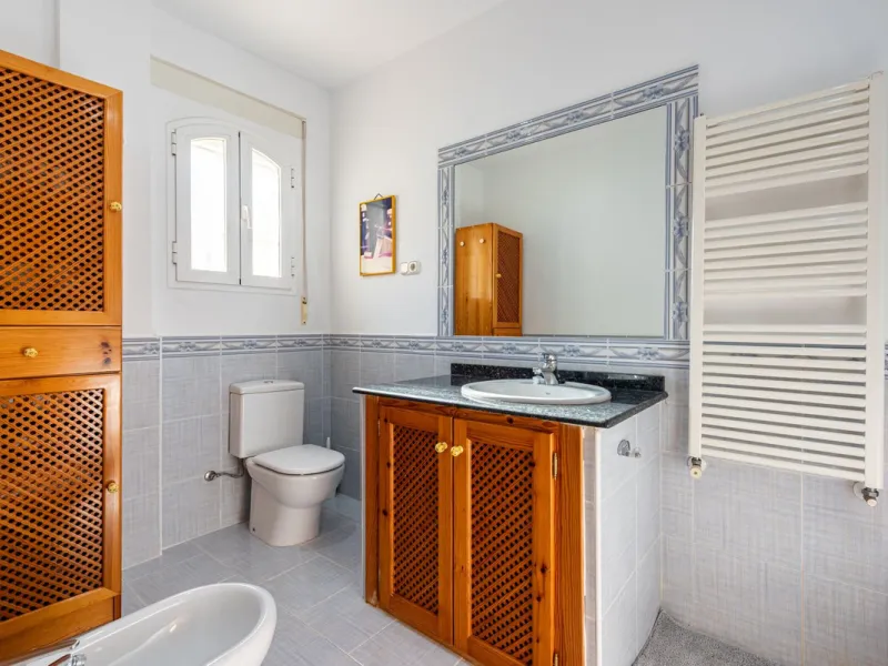 House - Detached Villa в продаже в Alhaurín de la Torre, Málaga. В доме 4 спален и 5 ванных комнат. Площадь дома 567 м². Площадь участка 7030 м²