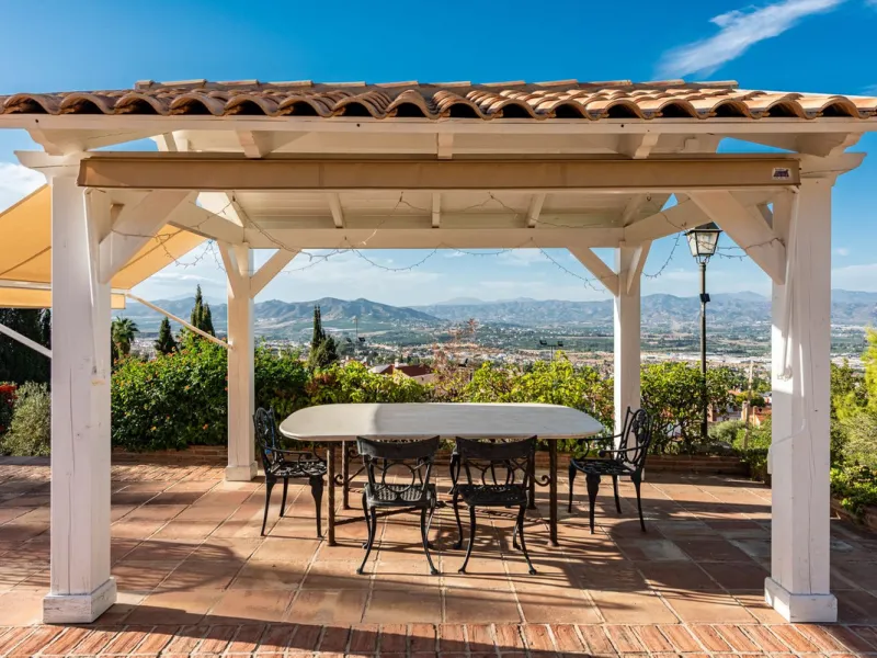 House - Detached Villa в продаже в Alhaurín de la Torre, Málaga. В доме 4 спален и 5 ванных комнат. Площадь дома 567 м². Площадь участка 7030 м²