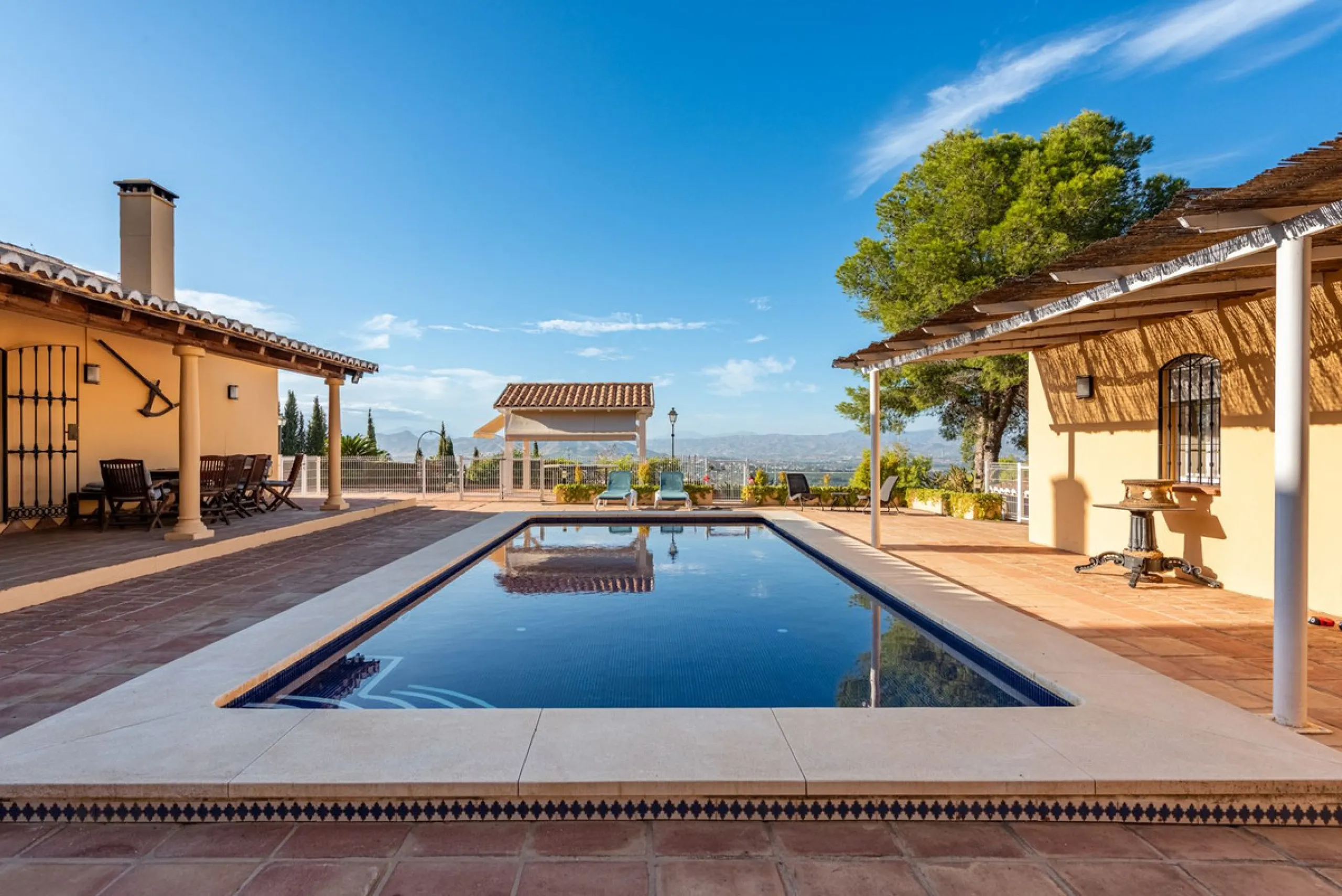 House - Detached Villa в продаже в Alhaurín de la Torre, Málaga. В доме 4 спален и 5 ванных комнат. Площадь дома 567 м². Площадь участка 7030 м²