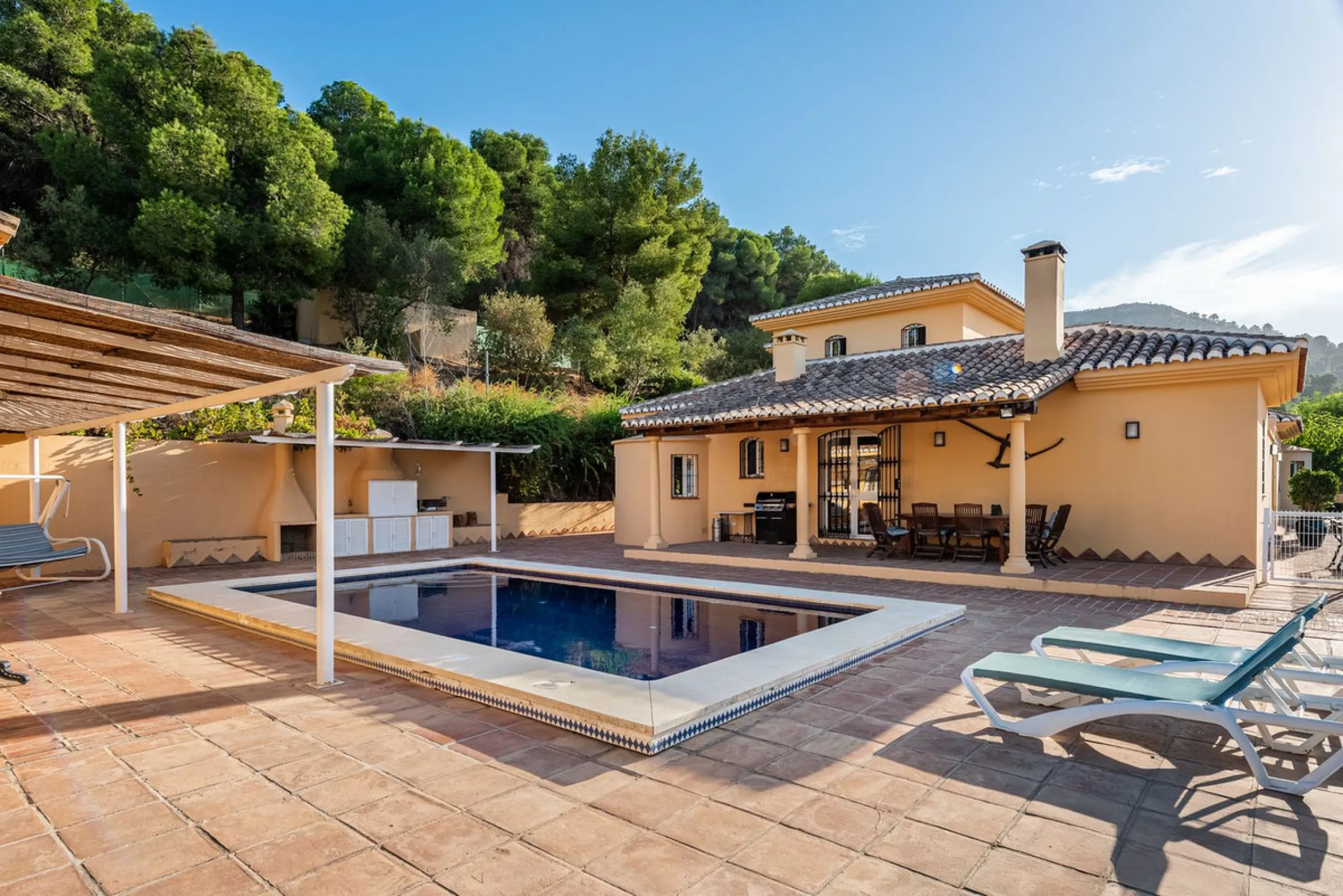House - Detached Villa в продаже в Alhaurín de la Torre, Málaga. В доме 4 спален и 5 ванных комнат. Площадь дома 567 м². Площадь участка 7030 м²