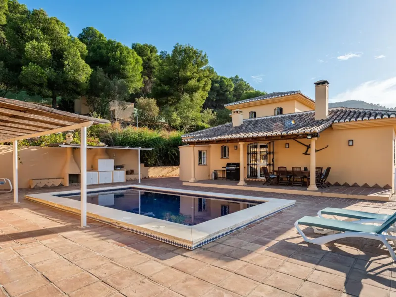 House - Detached Villa в продаже в Alhaurín de la Torre, Málaga. В доме 4 спален и 5 ванных комнат. Площадь дома 567 м². Площадь участка 7030 м²