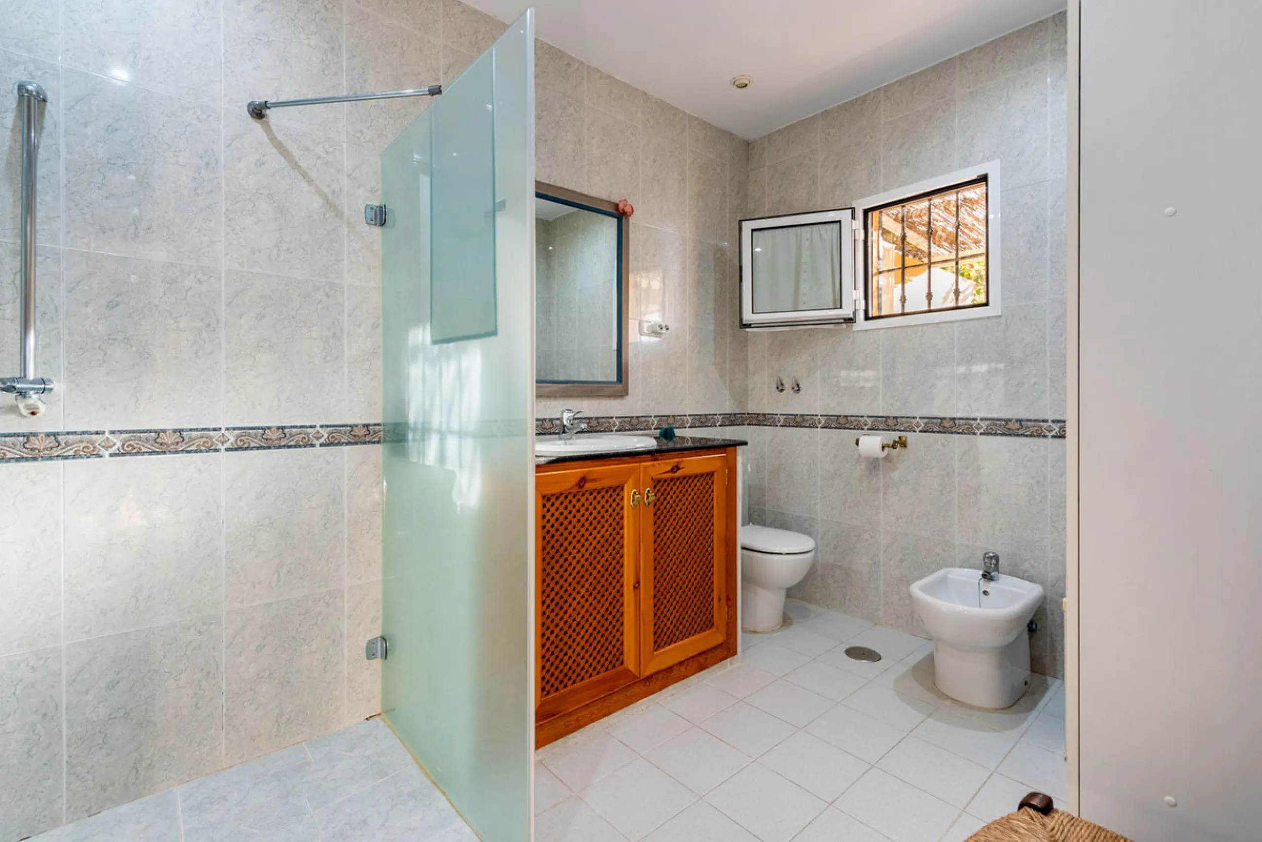 House - Detached Villa в продаже в Alhaurín de la Torre, Málaga. В доме 4 спален и 5 ванных комнат. Площадь дома 567 м². Площадь участка 7030 м²