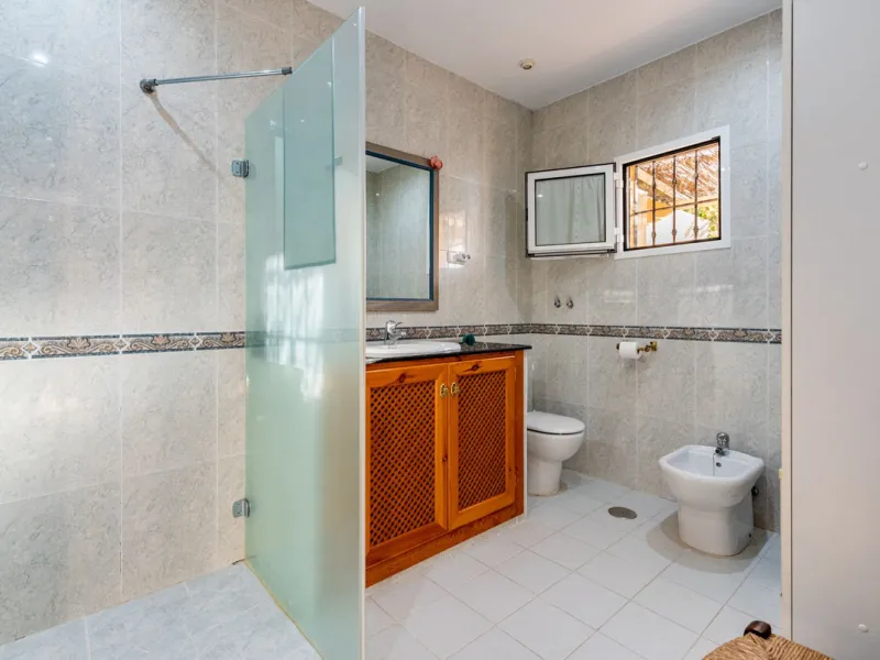 House - Detached Villa в продаже в Alhaurín de la Torre, Málaga. В доме 4 спален и 5 ванных комнат. Площадь дома 567 м². Площадь участка 7030 м²