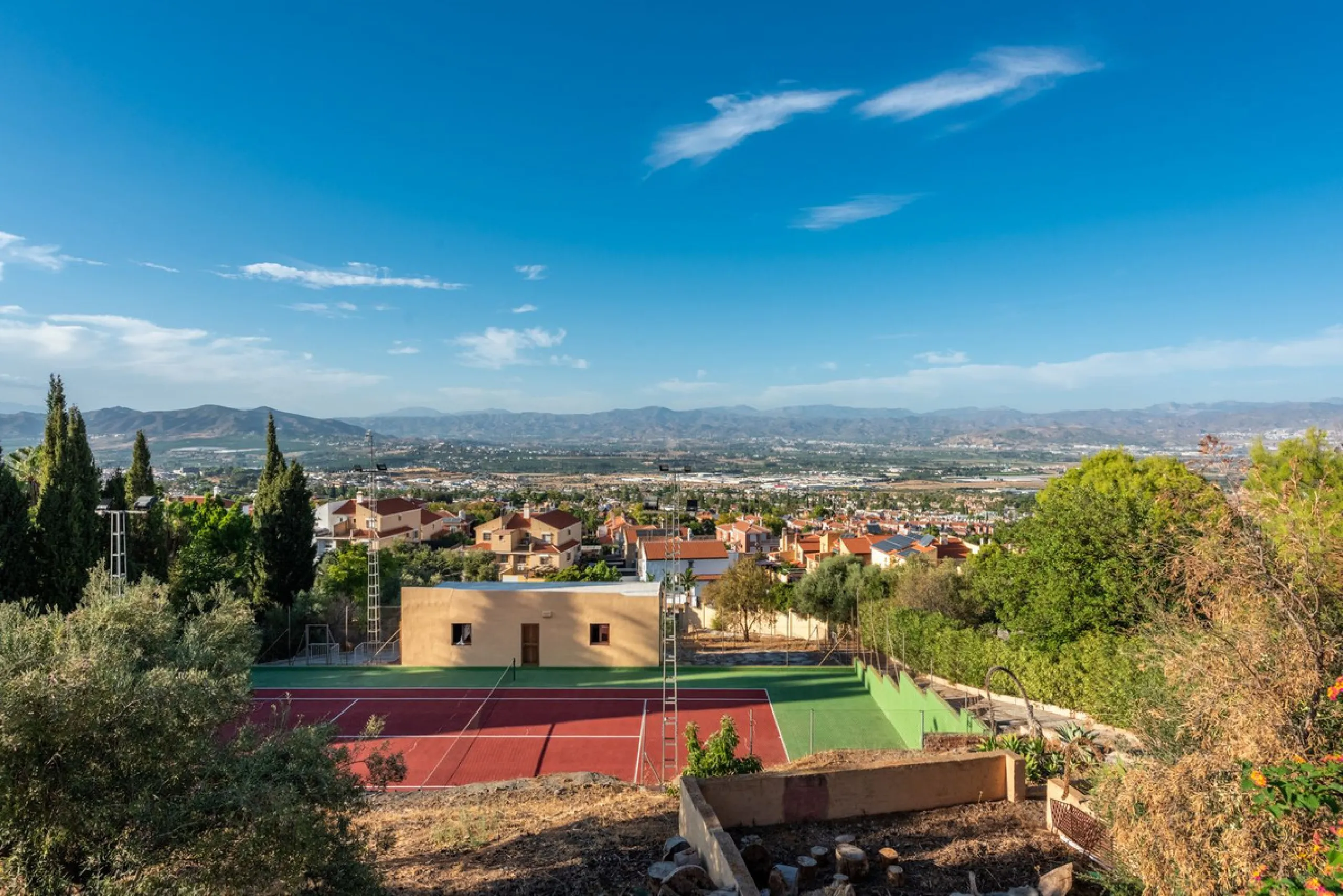 House - Detached Villa в продаже в Alhaurín de la Torre, Málaga. В доме 4 спален и 5 ванных комнат. Площадь дома 567 м². Площадь участка 7030 м²