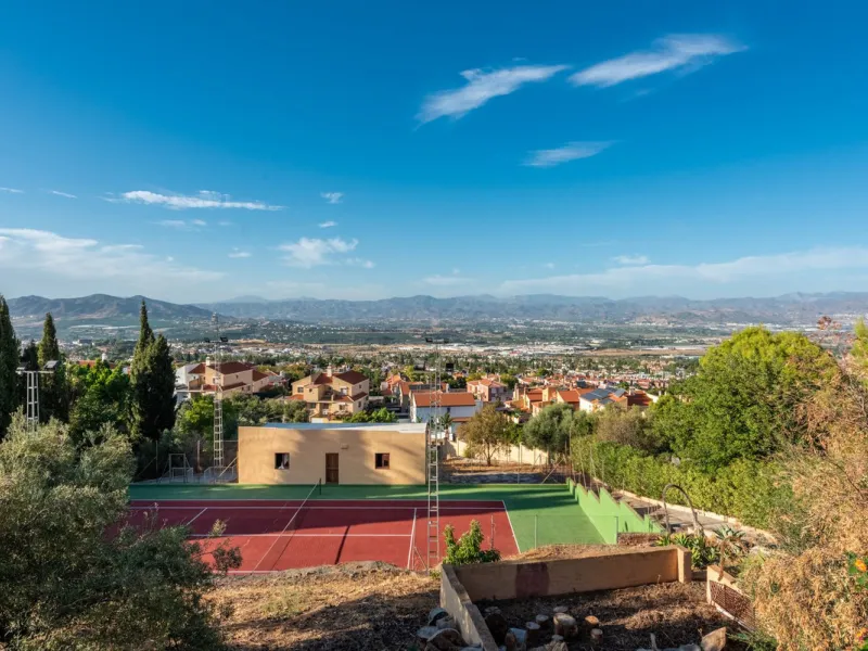 House - Detached Villa в продаже в Alhaurín de la Torre, Málaga. В доме 4 спален и 5 ванных комнат. Площадь дома 567 м². Площадь участка 7030 м²