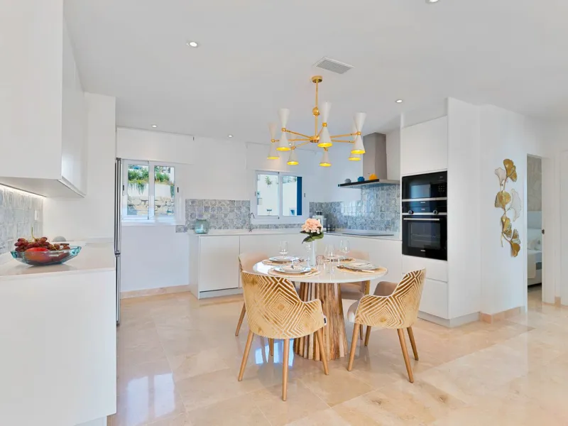 Modern Penthouse with Panoramic Sea, Golf & Mountain Views – Paraiso Pueblo, Benahavís