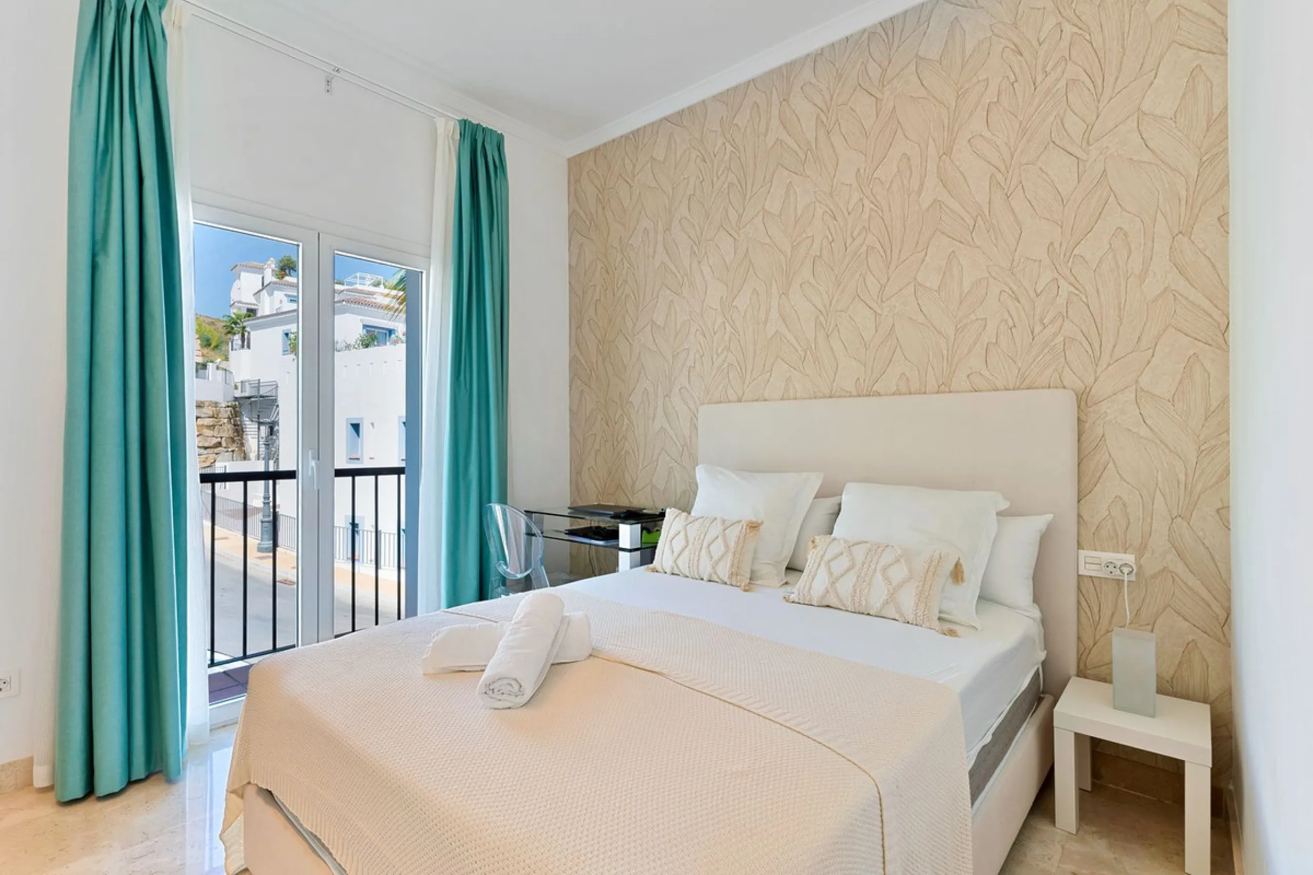 Modern Penthouse with Panoramic Sea, Golf & Mountain Views – Paraiso Pueblo, Benahavís