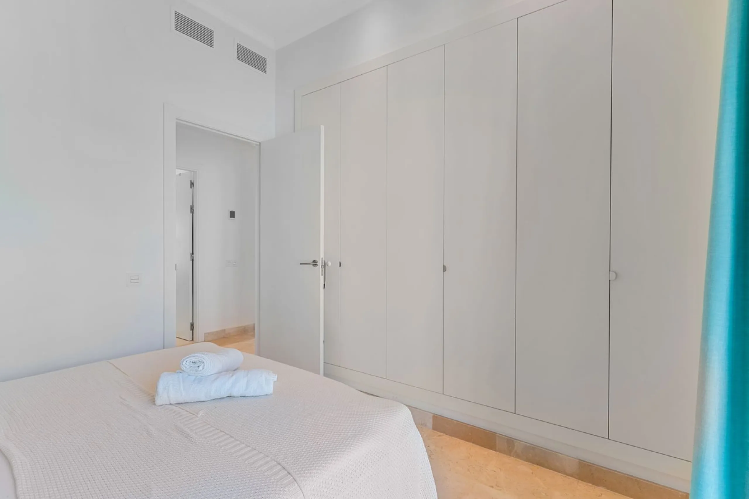 Modern Penthouse with Panoramic Sea, Golf & Mountain Views – Paraiso Pueblo, Benahavís