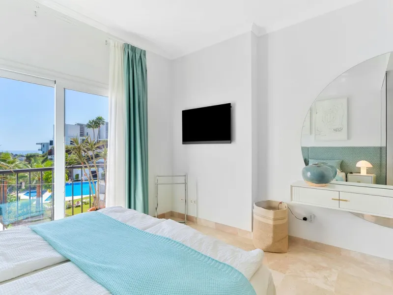 Modern Penthouse with Panoramic Sea, Golf & Mountain Views – Paraiso Pueblo, Benahavís