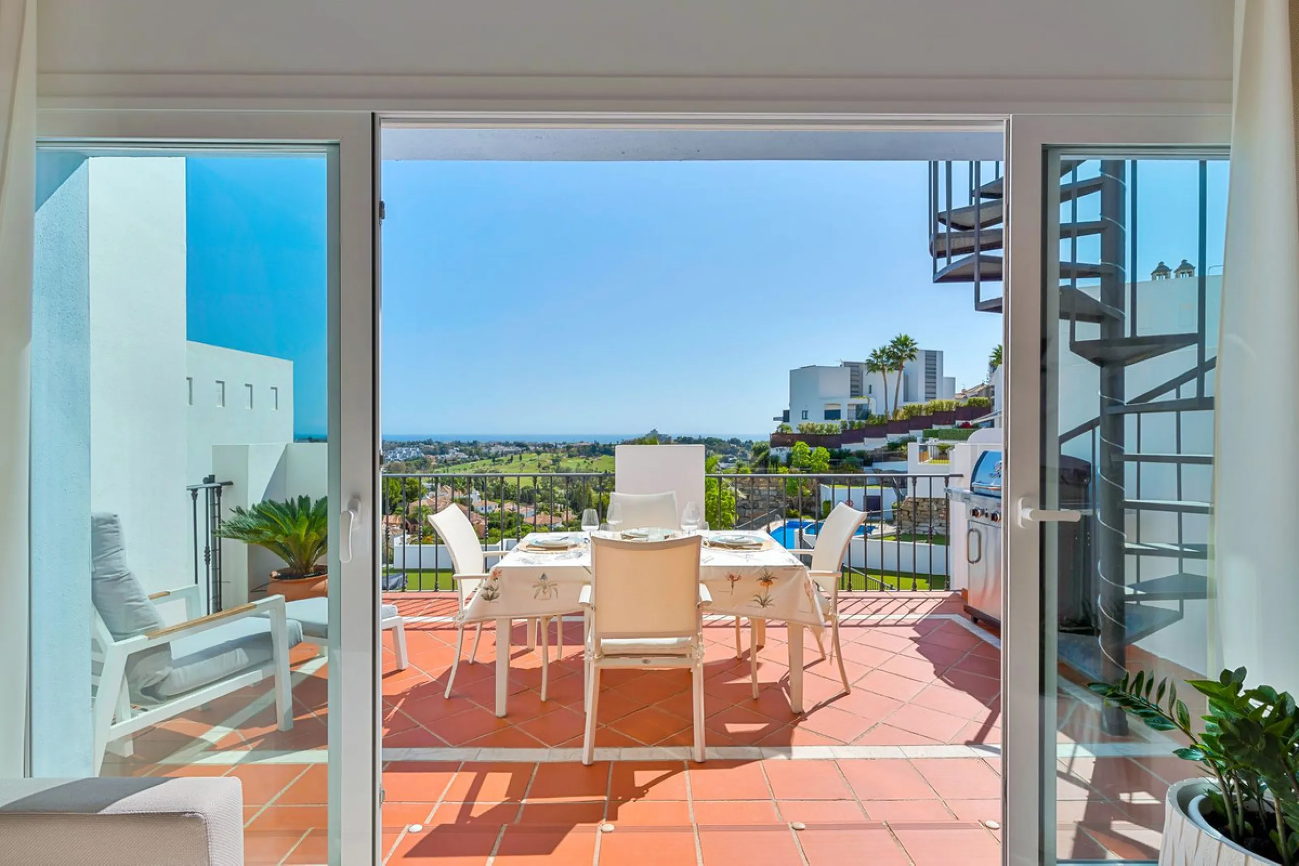 Modern Penthouse with Panoramic Sea, Golf & Mountain Views – Paraiso Pueblo, Benahavís