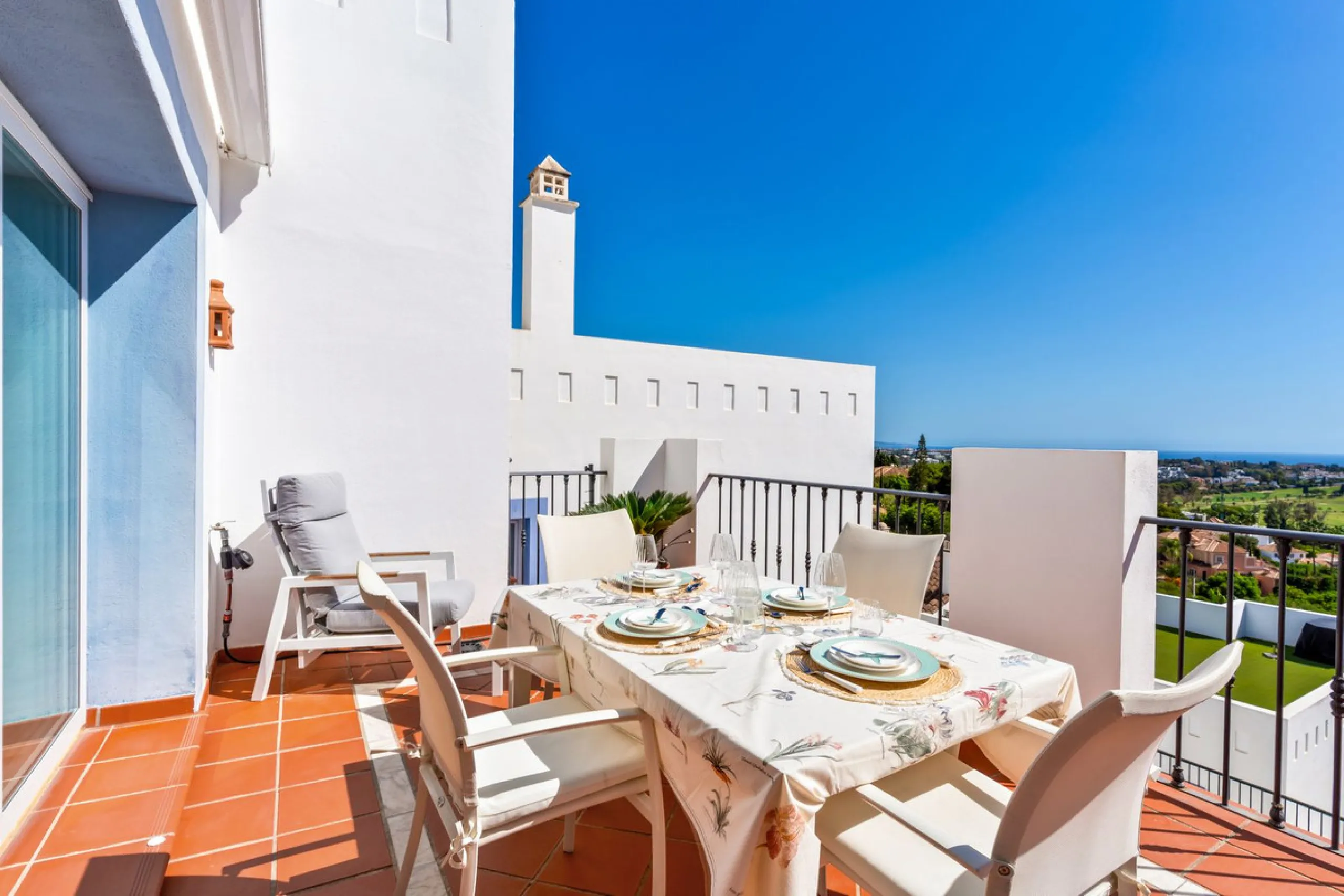 Modern Penthouse with Panoramic Sea, Golf & Mountain Views – Paraiso Pueblo, Benahavís