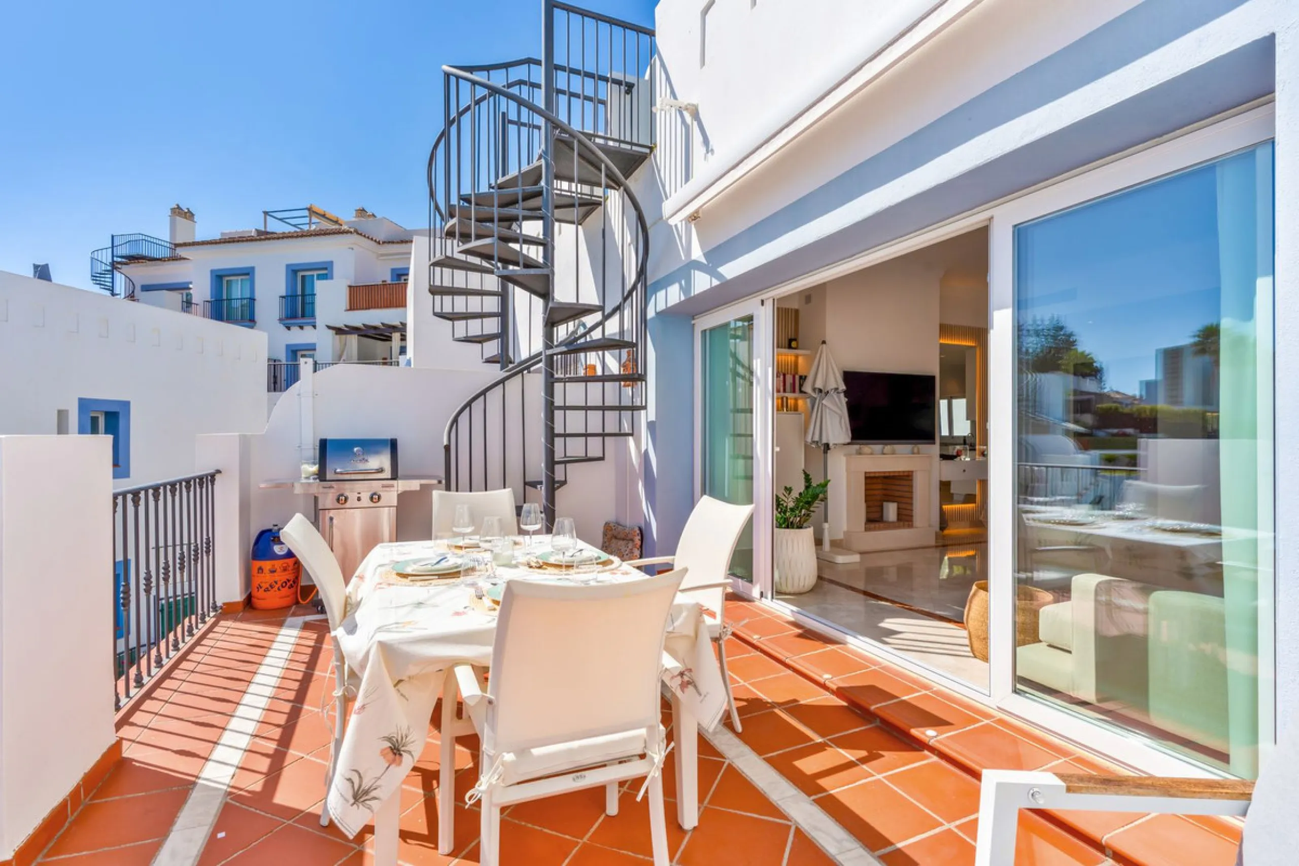 Modern Penthouse with Panoramic Sea, Golf & Mountain Views – Paraiso Pueblo, Benahavís