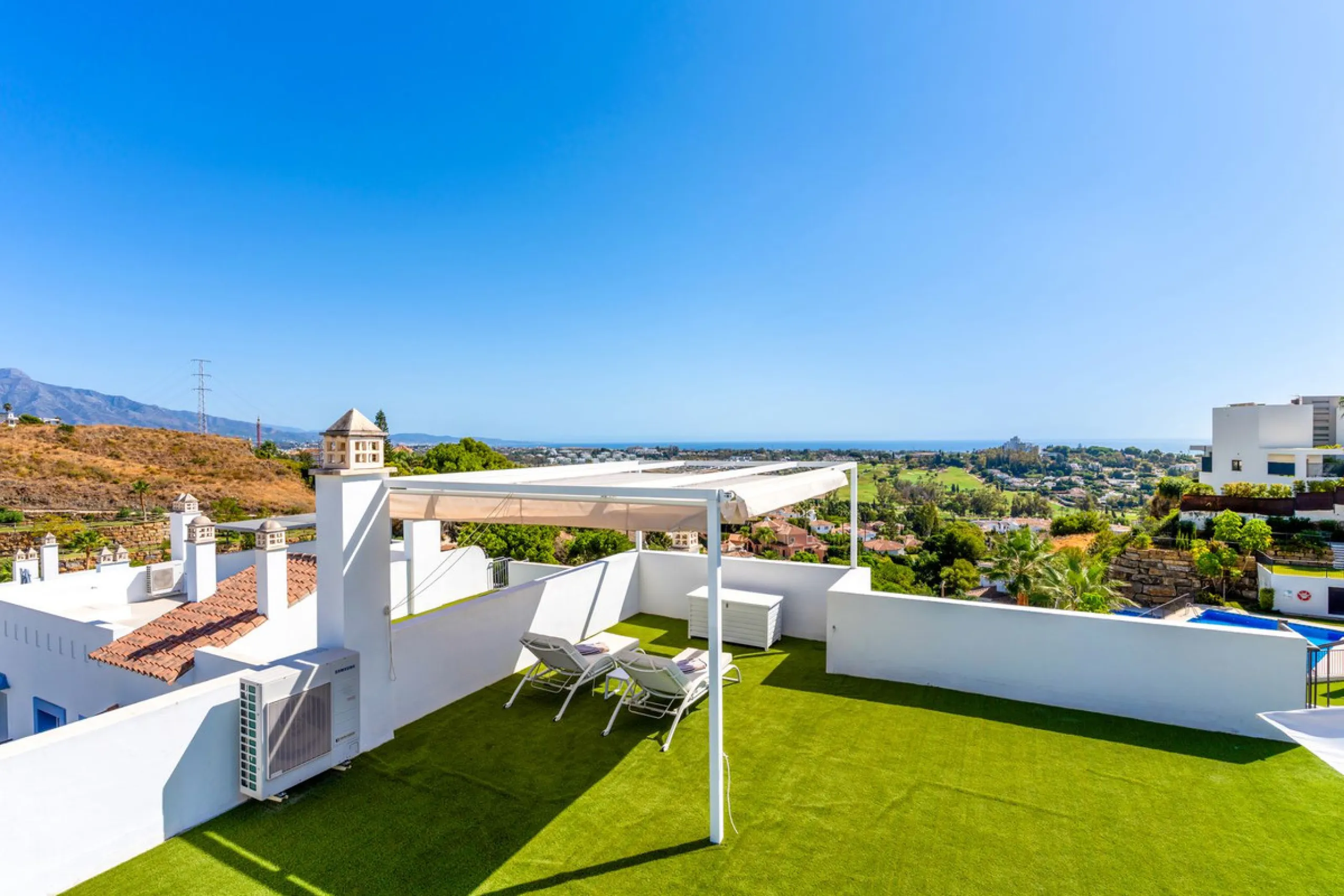 Modern Penthouse with Panoramic Sea, Golf & Mountain Views – Paraiso Pueblo, Benahavís