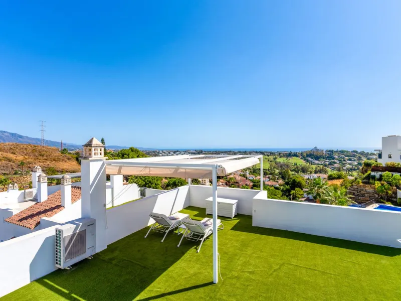 Modern Penthouse with Panoramic Sea, Golf & Mountain Views – Paraiso Pueblo, Benahavís