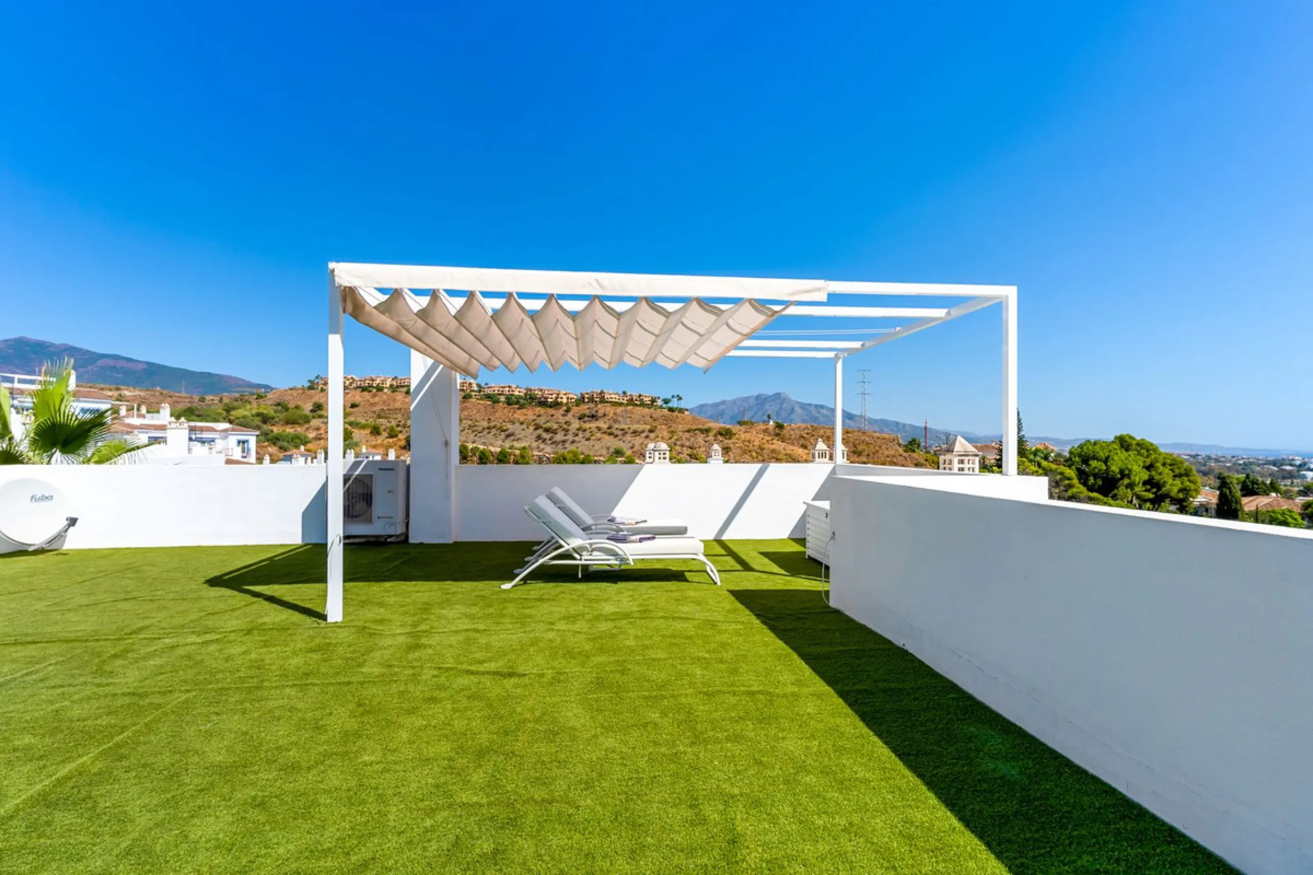 Modern Penthouse with Panoramic Sea, Golf & Mountain Views – Paraiso Pueblo, Benahavís