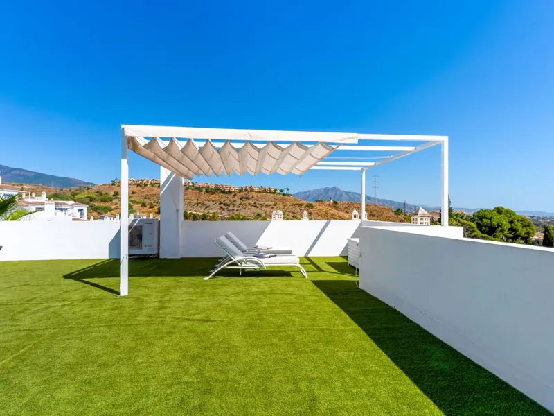 Modern Penthouse with Panoramic Sea, Golf & Mountain Views – Paraiso Pueblo, Benahavís