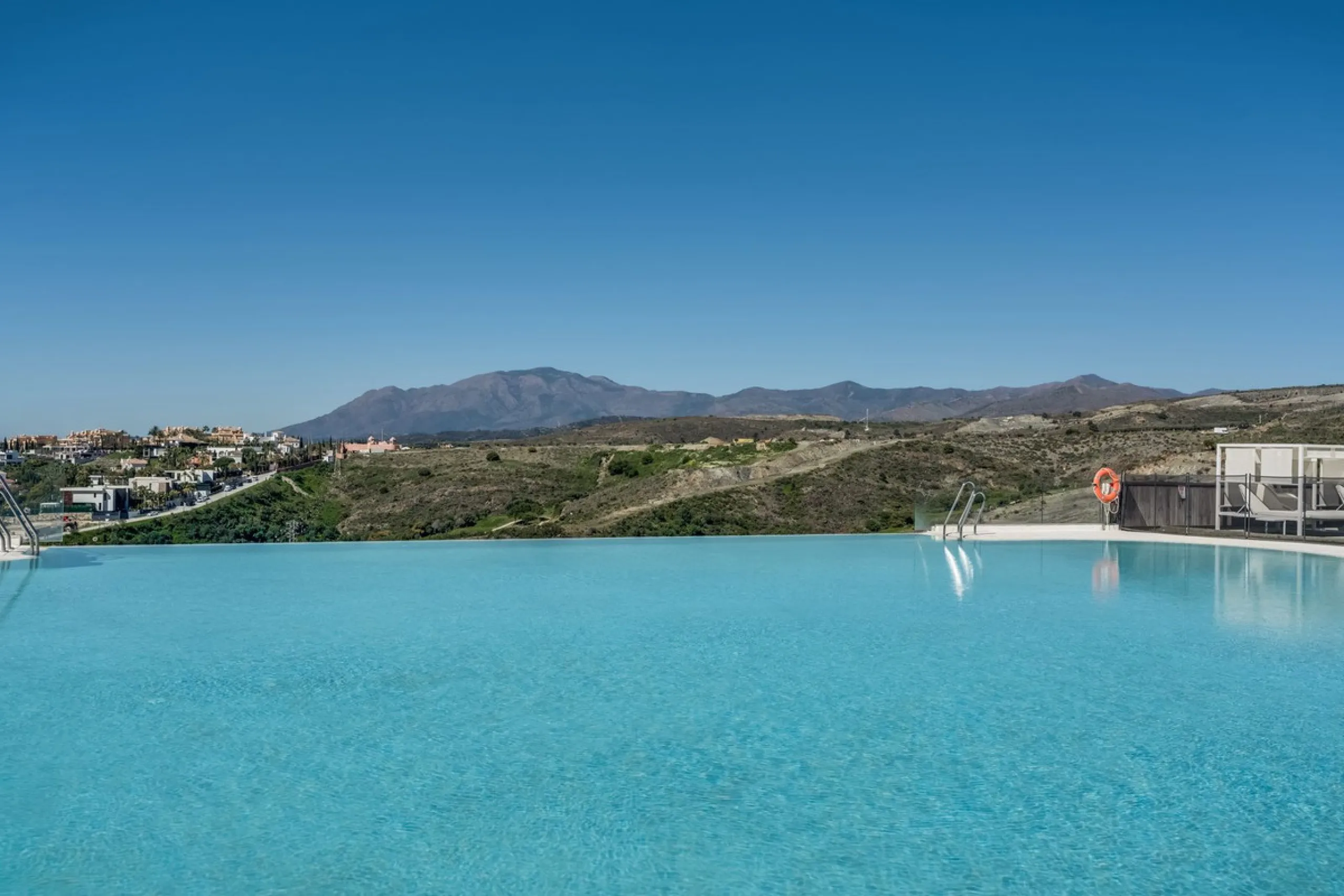 Modern Penthouse with Panoramic Sea, Golf & Mountain Views – Paraiso Pueblo, Benahavís