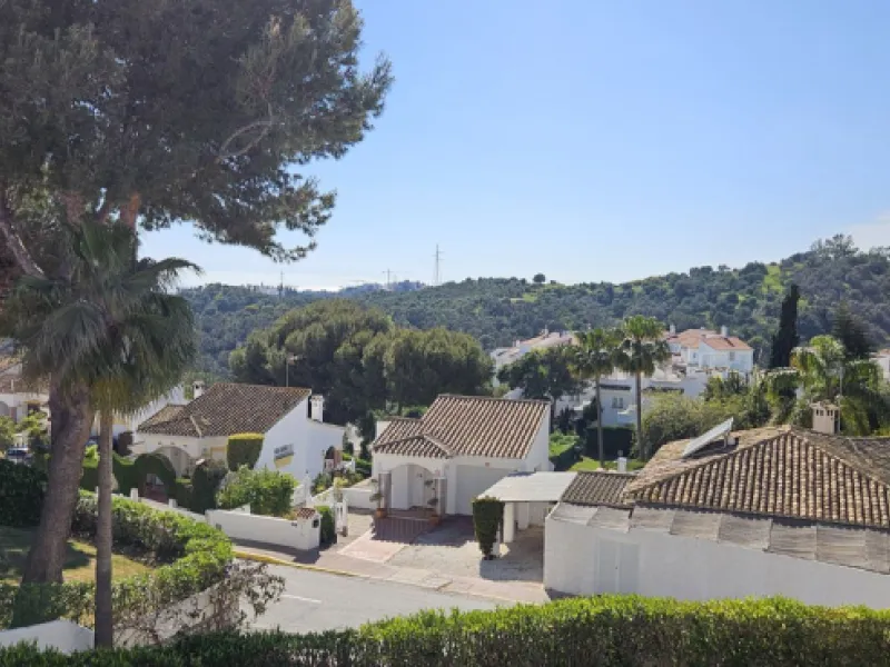 Elegant and charmingTownhouse with Open Views in Calahonda