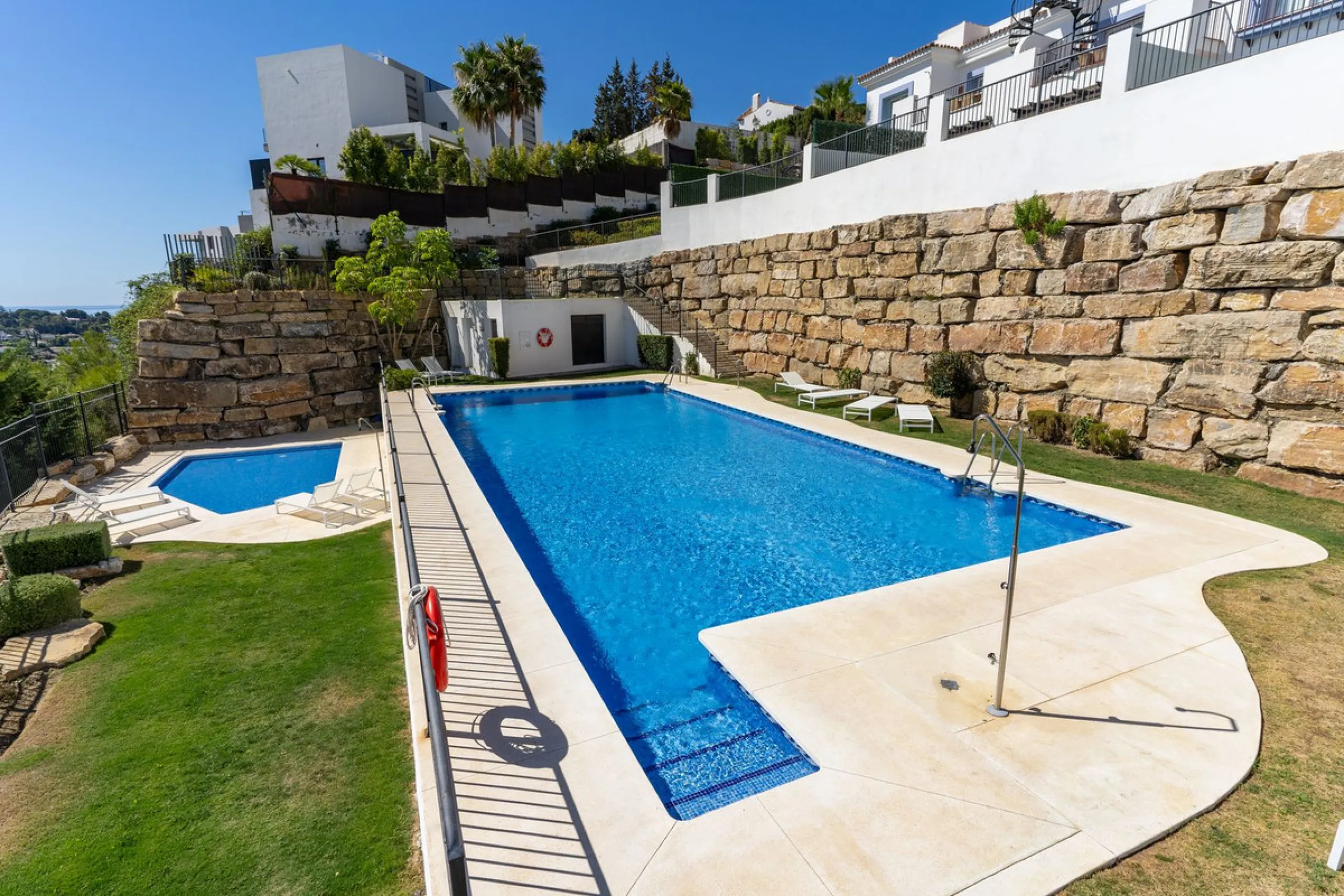 Modern Penthouse with Panoramic Sea, Golf & Mountain Views – Paraiso Pueblo, Benahavís