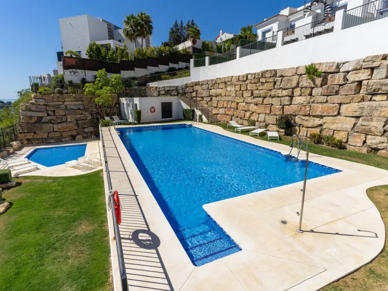 Modern Penthouse with Panoramic Sea, Golf & Mountain Views – Paraiso Pueblo, Benahavís