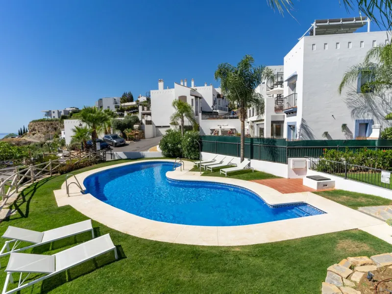 Modern Penthouse with Panoramic Sea, Golf & Mountain Views – Paraiso Pueblo, Benahavís