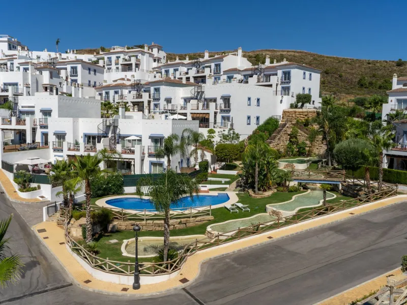 Modern Penthouse with Panoramic Sea, Golf & Mountain Views – Paraiso Pueblo, Benahavís