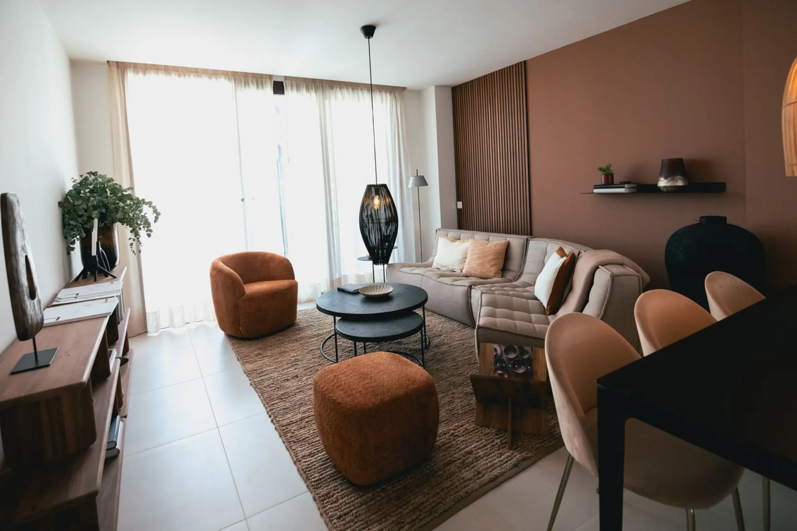 Exclusive 2-bedroom penthouse in "El Higueron" with SEA VIEWS and wonderful landscaped common areas, an outdoor pool, a children's play area, coworking spaces, a gym, and a sauna. All in a unique and exclusive location amidst the urban development of the 
